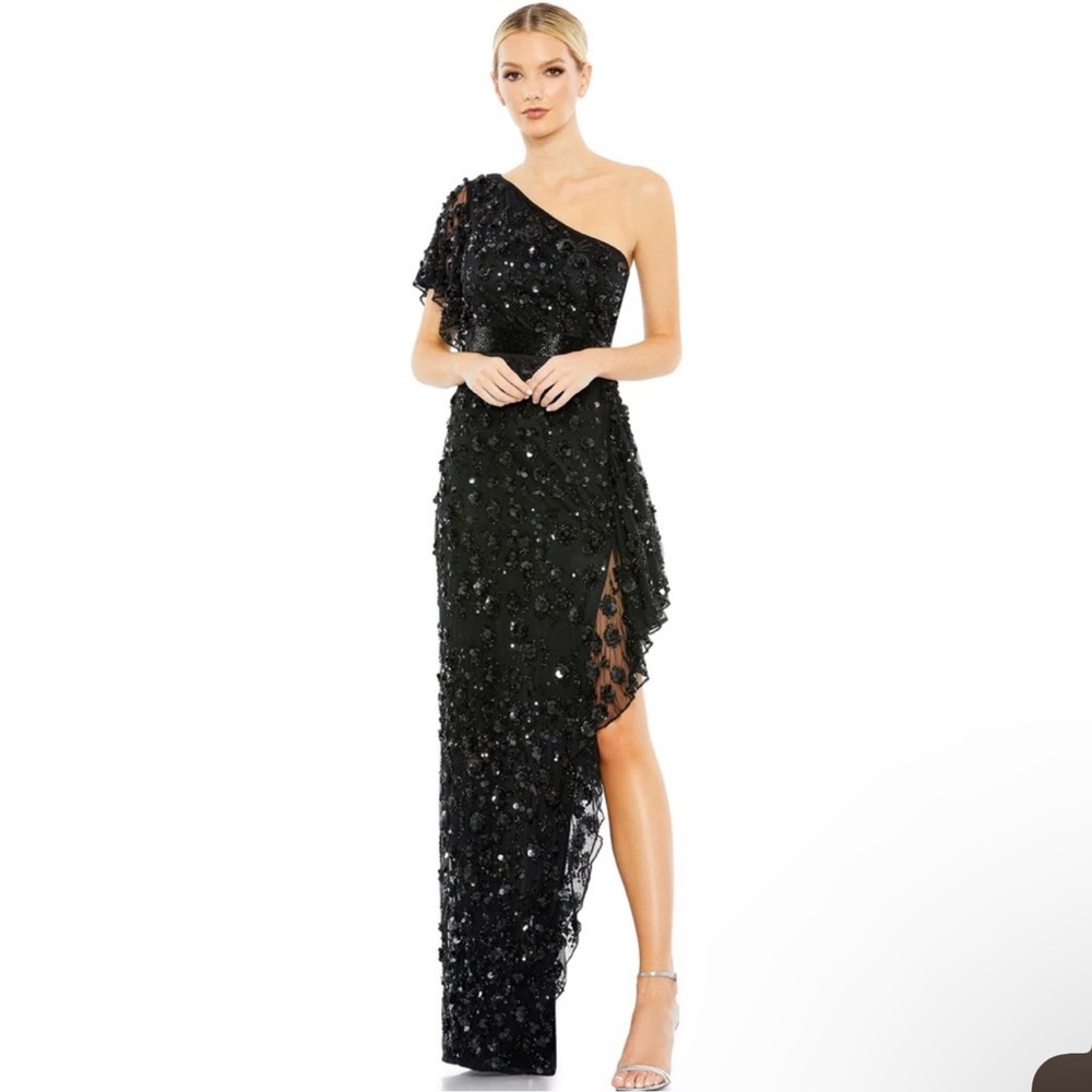 HOST PICK 🔥 NWT Mac Duggal One Shoulder Gown